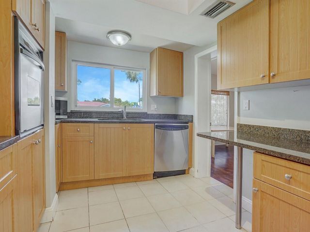 Дом в аренду по адресу 254 NW 6th Avenue - фото 6754323