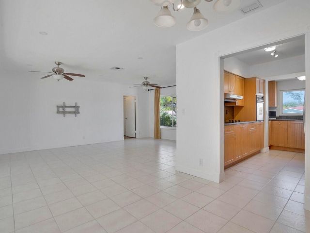 Дом в аренду по адресу 254 NW 6th Avenue - фото 6754325