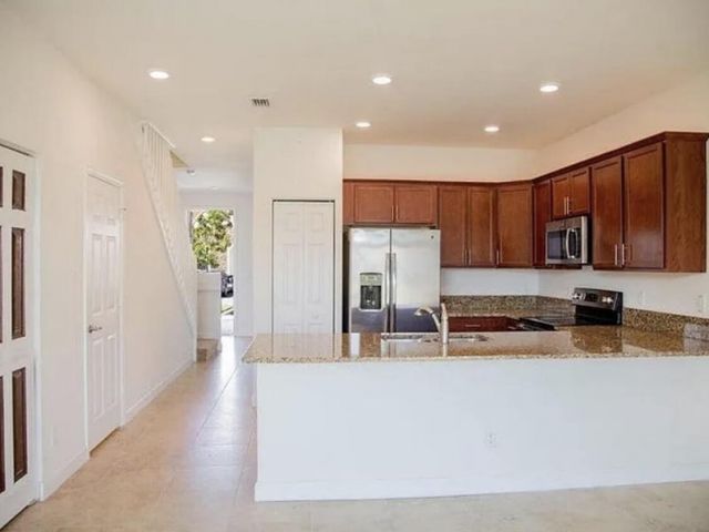 Дом в аренду по адресу 4324 Maybelle Lane - фото 6760692