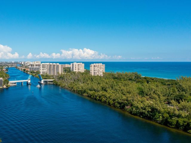 Продажа дома по адресу 3363 NE 6th Drive - фото 6754714