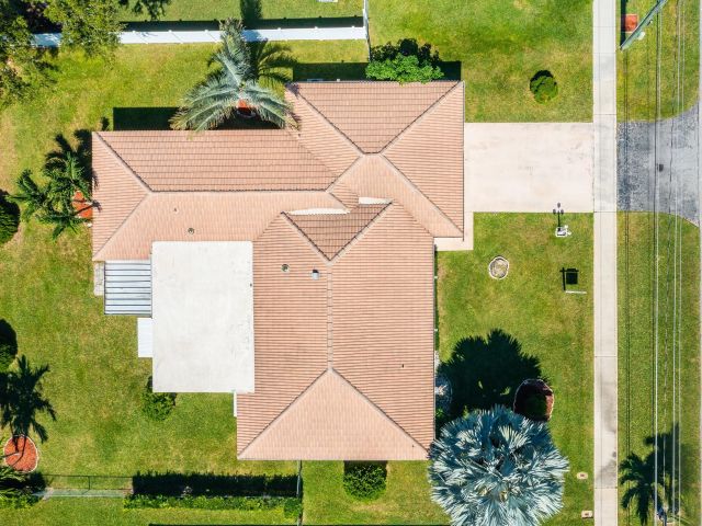 Продажа дома по адресу 3363 NE 6th Drive - фото 6754716