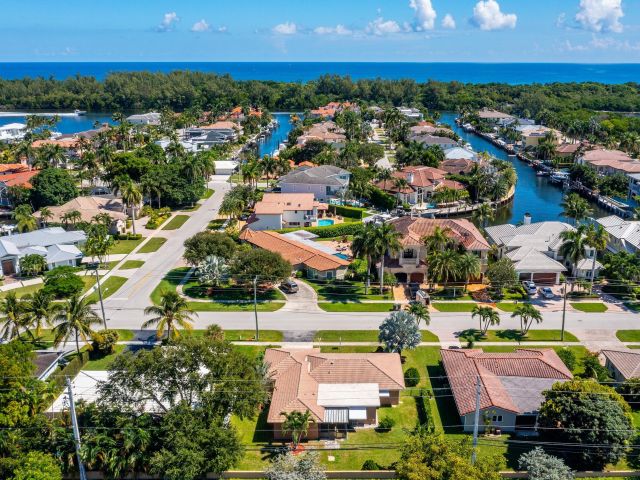 Продажа дома по адресу 3363 NE 6th Drive - фото 6754717