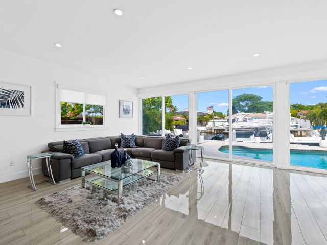 Продажа дома по адресу 2331 SE 14th Street - фото 6754959