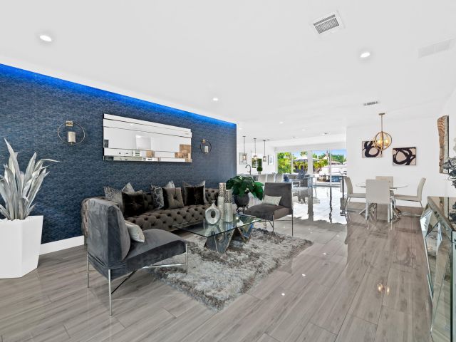 Продажа дома по адресу 2331 SE 14th Street - фото 6754965