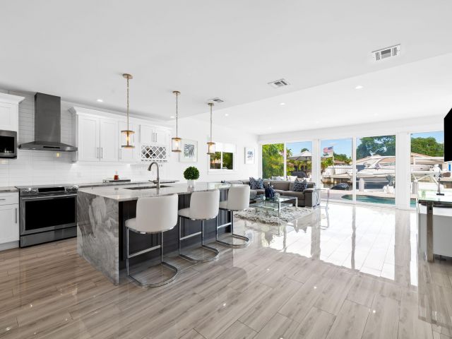 Продажа дома по адресу 2331 SE 14th Street - фото 6807794