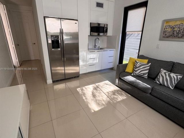 Дом в аренду по адресу 8850 NW 98th Ct 8850 - фото 7486463