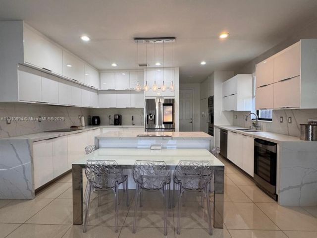 Дом в аренду по адресу 8850 NW 98th Ct 8850 - фото 7486465