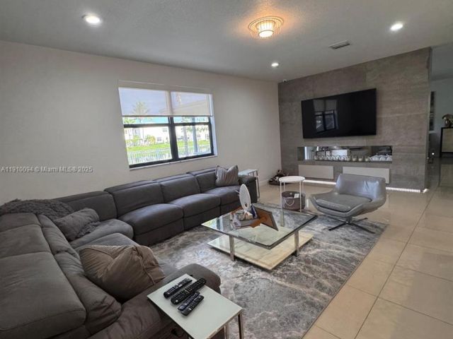 Дом в аренду по адресу 8850 NW 98th Ct 8850 - фото 7486468