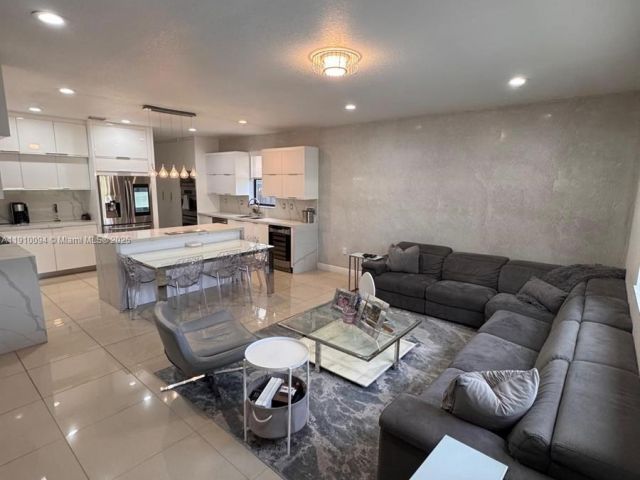 Дом в аренду по адресу 8850 NW 98th Ct 8850 - фото 7486469