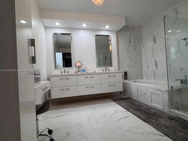 Дом в аренду по адресу 8850 NW 98th Ct 8850 - фото 7486472