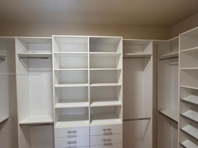 Дом в аренду по адресу 8850 NW 98th Ct 8850 - фото 7486474