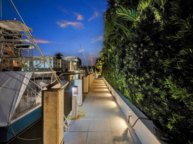 Продажа дома по адресу 775 NE 39th Street - фото 6766937