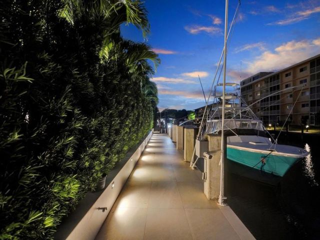 Продажа дома по адресу 775 NE 39th Street - фото 6766938