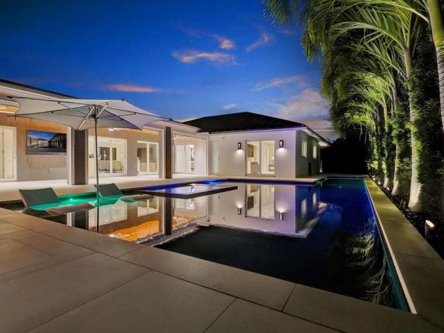 Продажа дома по адресу 775 NE 39th Street - фото 6766939