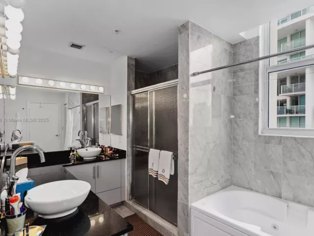 Продажа квартиры #4018 - фото 6757329