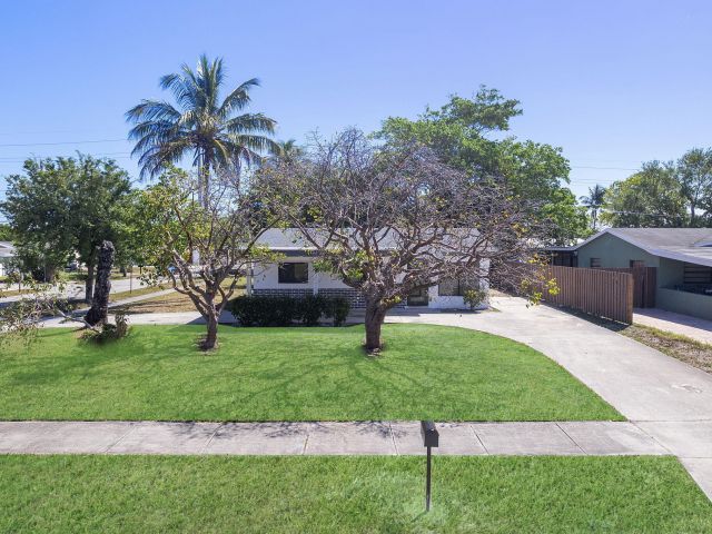 Дом в аренду по адресу 714 NW 1 Way - фото 6757290