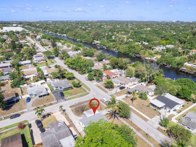 Дом в аренду по адресу 714 NW 1 Way - фото 6757291