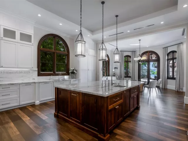 Продажа дома по адресу 190 Palm Avenue - фото 6756910