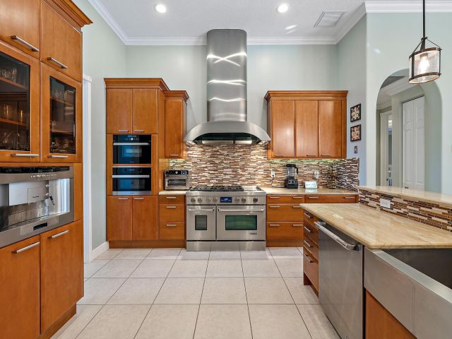 Продажа дома по адресу 7802 130th Avenue N - фото 6829802