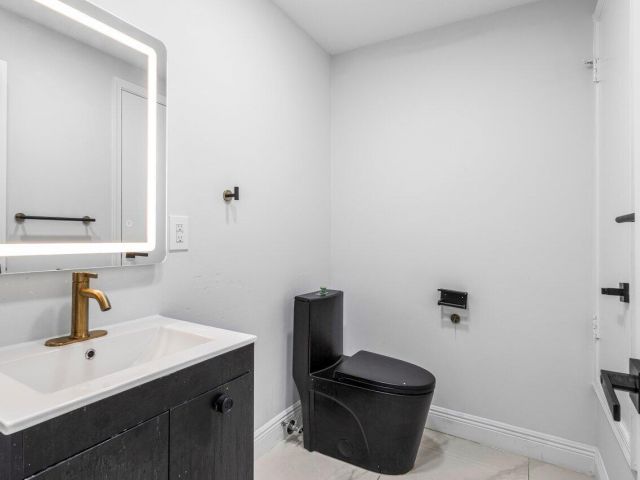 Продажа дома по адресу 7748 Travlers Tree Drive - фото 6758642