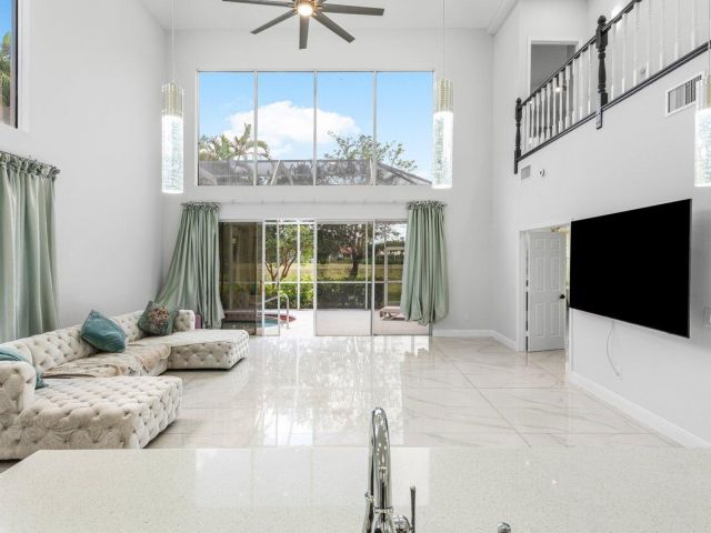 Продажа дома по адресу 7748 Travlers Tree Drive - фото 6758645