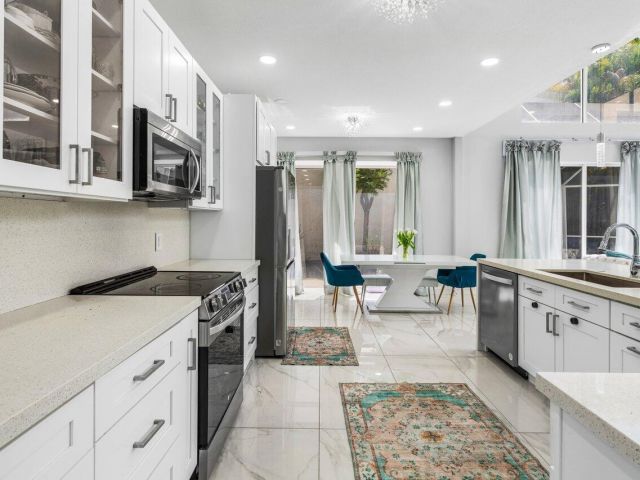 Продажа дома по адресу 7748 Travlers Tree Drive - фото 6758646