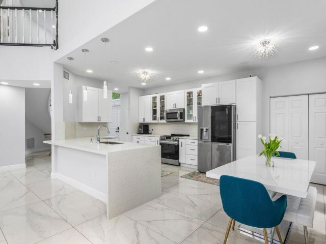 Продажа дома по адресу 7748 Travlers Tree Drive - фото 6758647