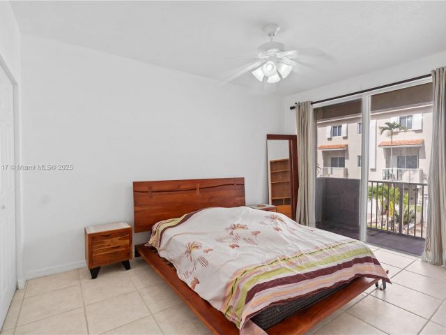 Дом в аренду по адресу 21396 Marina Cove Cir 17-J - фото 7173678