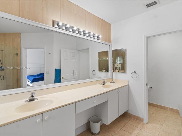 Дом в аренду по адресу 21396 Marina Cove Cir 17-J - фото 7173679