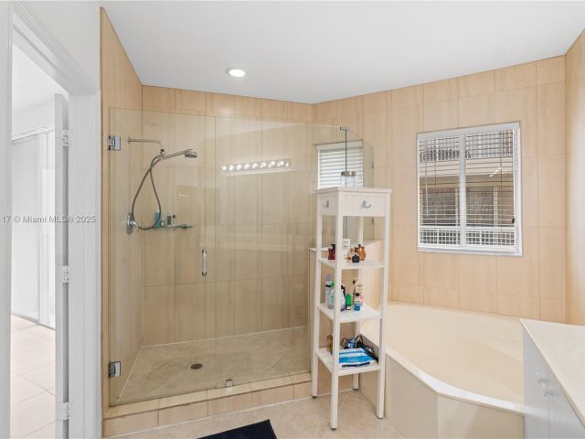 Дом в аренду по адресу 21396 Marina Cove Cir 17-J - фото 7173680