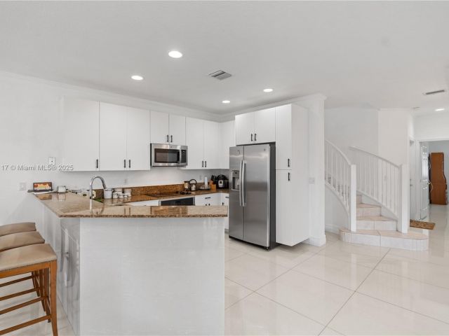 Дом в аренду по адресу 21396 Marina Cove Cir 17-J - фото 7173688