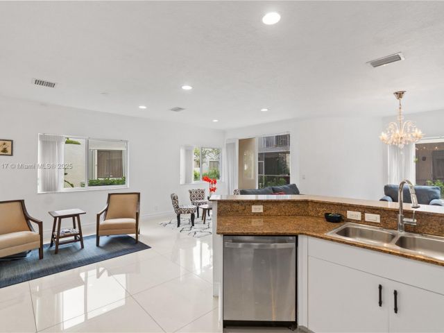 Дом в аренду по адресу 21396 Marina Cove Cir 17-J - фото 7173689