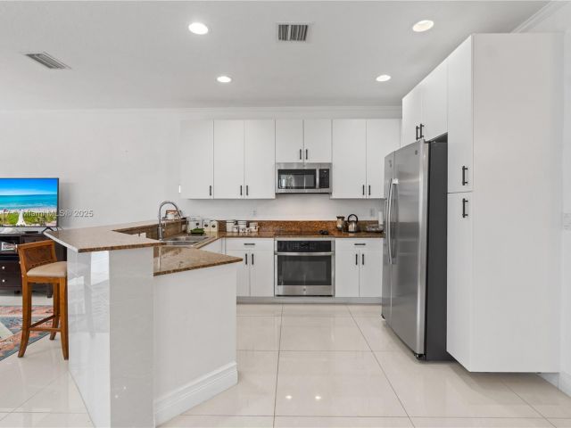 Дом в аренду по адресу 21396 Marina Cove Cir 17-J - фото 7173690