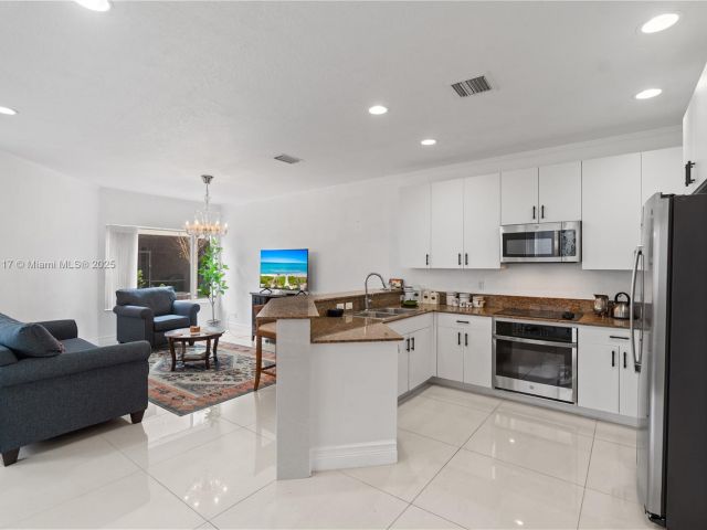 Дом в аренду по адресу 21396 Marina Cove Cir 17-J - фото 7173691