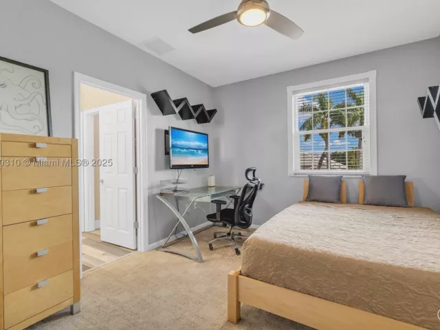 Продажа дома по адресу 15974 SW 16th St - фото 9068497