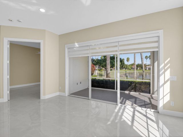 Продажа дома по адресу 4783 Lakeland Drive - фото 6772778