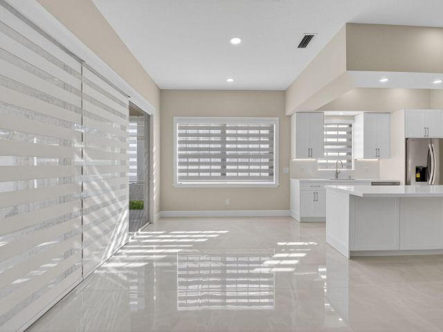 Продажа дома по адресу 4783 Lakeland Drive - фото 6772781