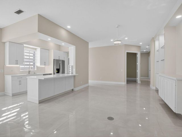 Продажа дома по адресу 4783 Lakeland Drive - фото 6772783