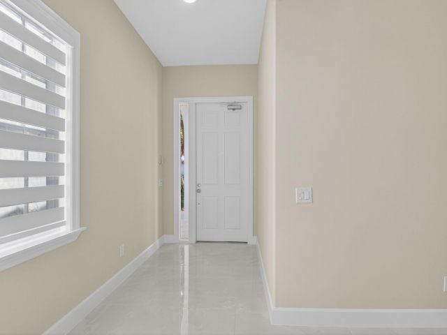 Продажа дома по адресу 4783 Lakeland Drive - фото 6772789