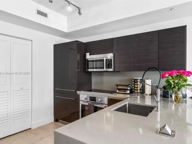 Продажа квартиры #1502 - фото 6768469