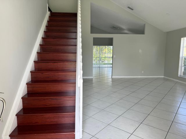 Дом в аренду по адресу 22492 Middletown Drive - фото 6759707