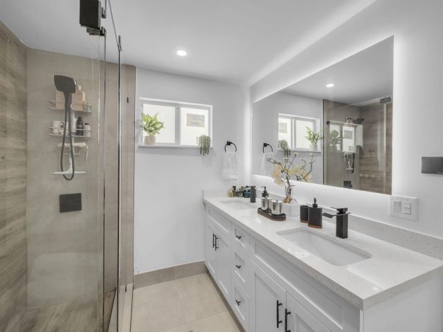 Дом в аренду по адресу 520 NE 135th Street - фото 6759276