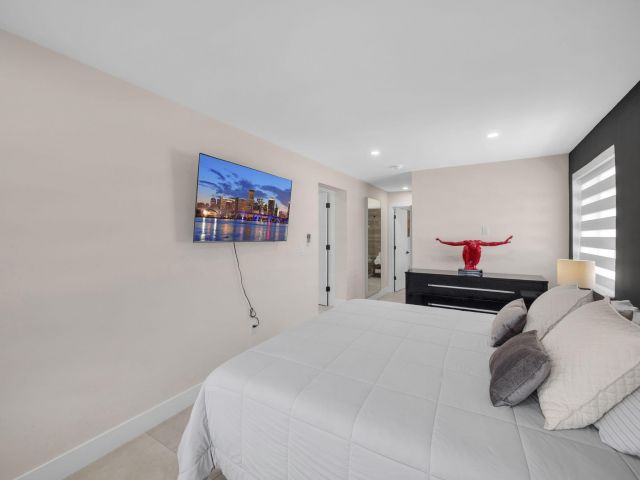 Дом в аренду по адресу 520 NE 135th Street - фото 6759277