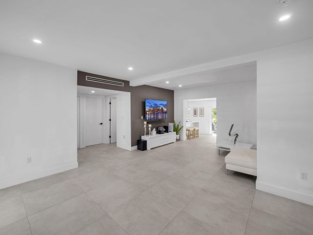 Дом в аренду по адресу 520 NE 135th Street - фото 6759279