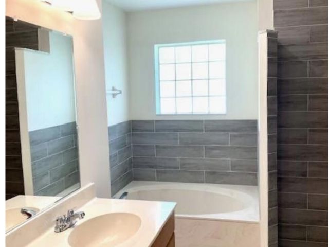 Дом в аренду по адресу 12612 69th Street N - фото 6813936