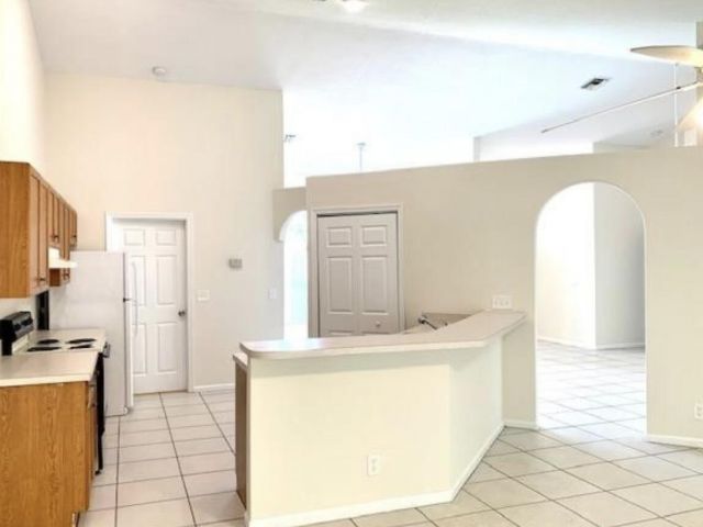 Дом в аренду по адресу 12612 69th Street N - фото 6813938