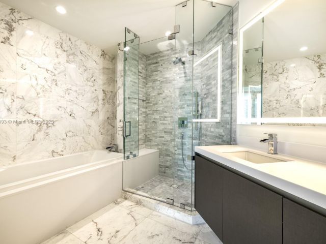 Продажа квартиры #2403 - фото 6762139