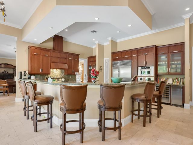 Продажа дома по адресу 2409 NE 12th Street - фото 6765335