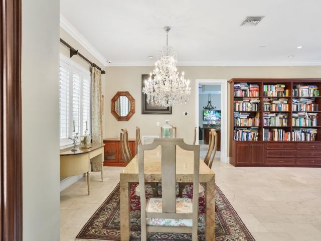 Продажа дома по адресу 2409 NE 12th Street - фото 6765340