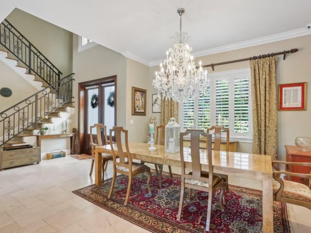 Продажа дома по адресу 2409 NE 12th Street - фото 6765341